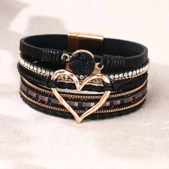 Jewelry - Black Magnetic closure bracelet 7.5"